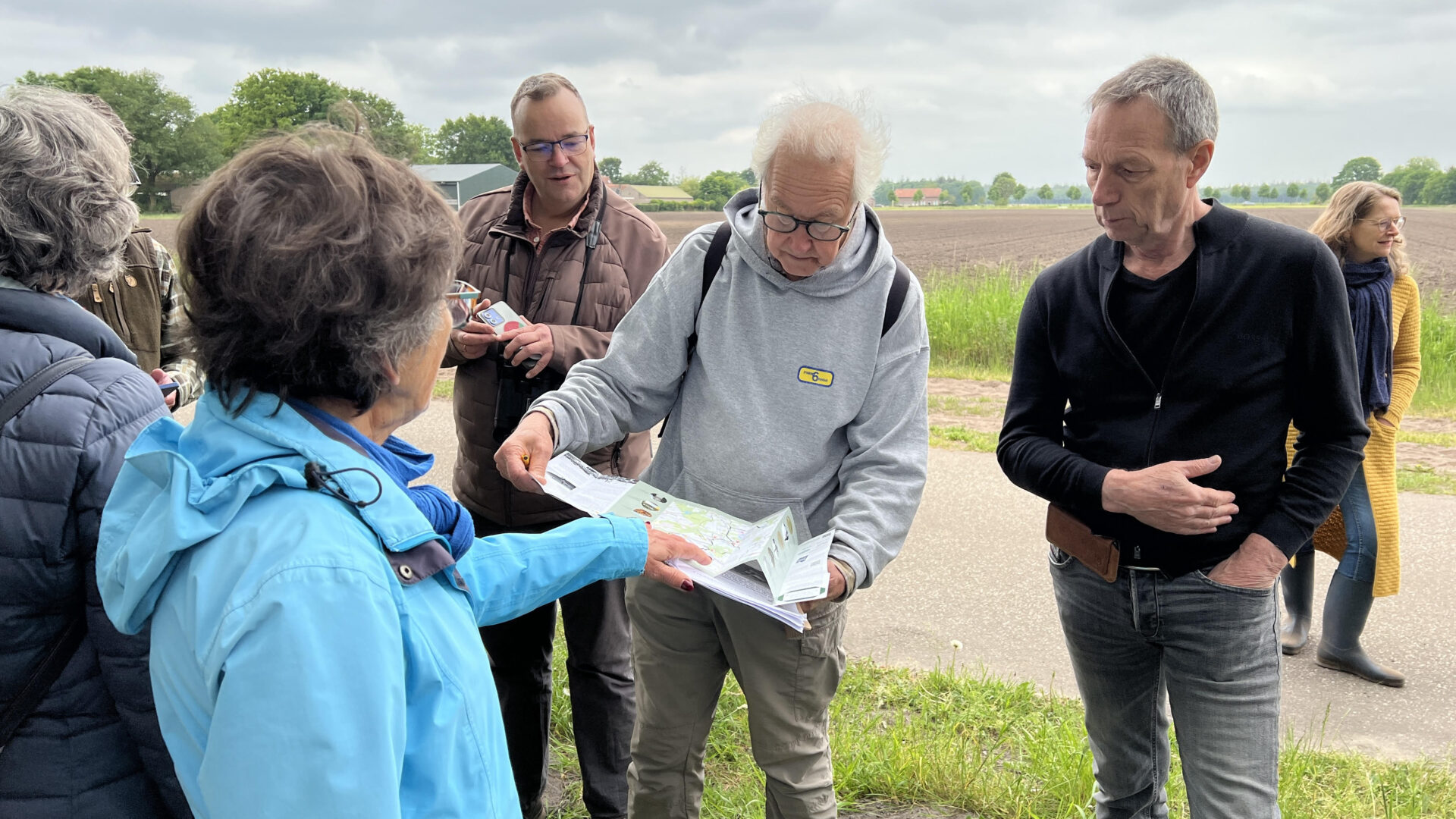Natuurvorsers in Oirschot, foto Hetty Gerringa